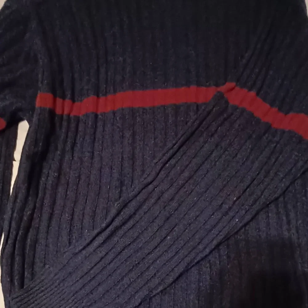 sweaters - Picture 2 of 3